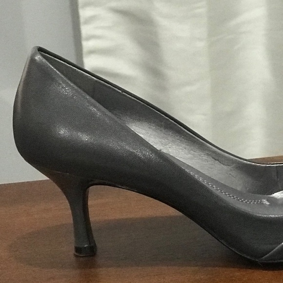 Ellen Tracy Elana pointed toe heels size - Picture 7 of 10